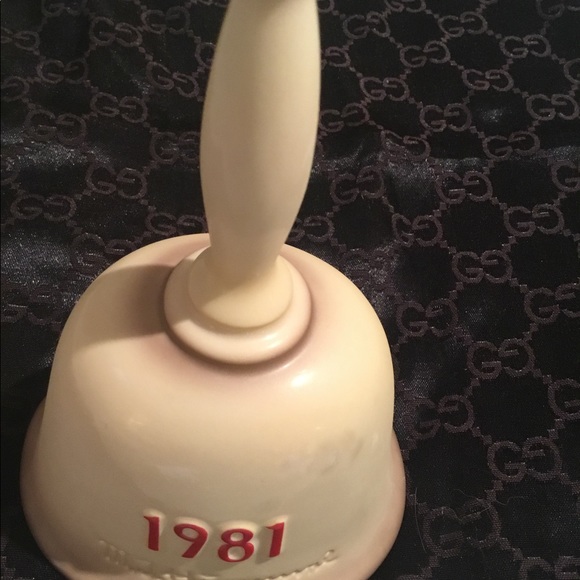 GOEBEL BELL IN PERFECT CONDITION - Picture 9 of 12